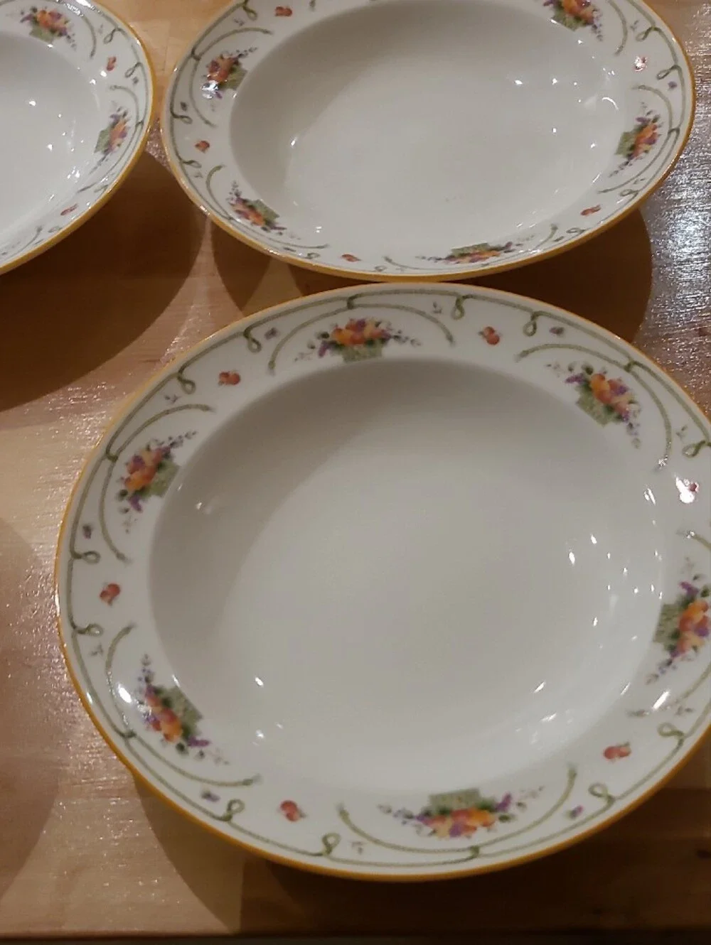 Oscar De La Renta 4 Soup Plates